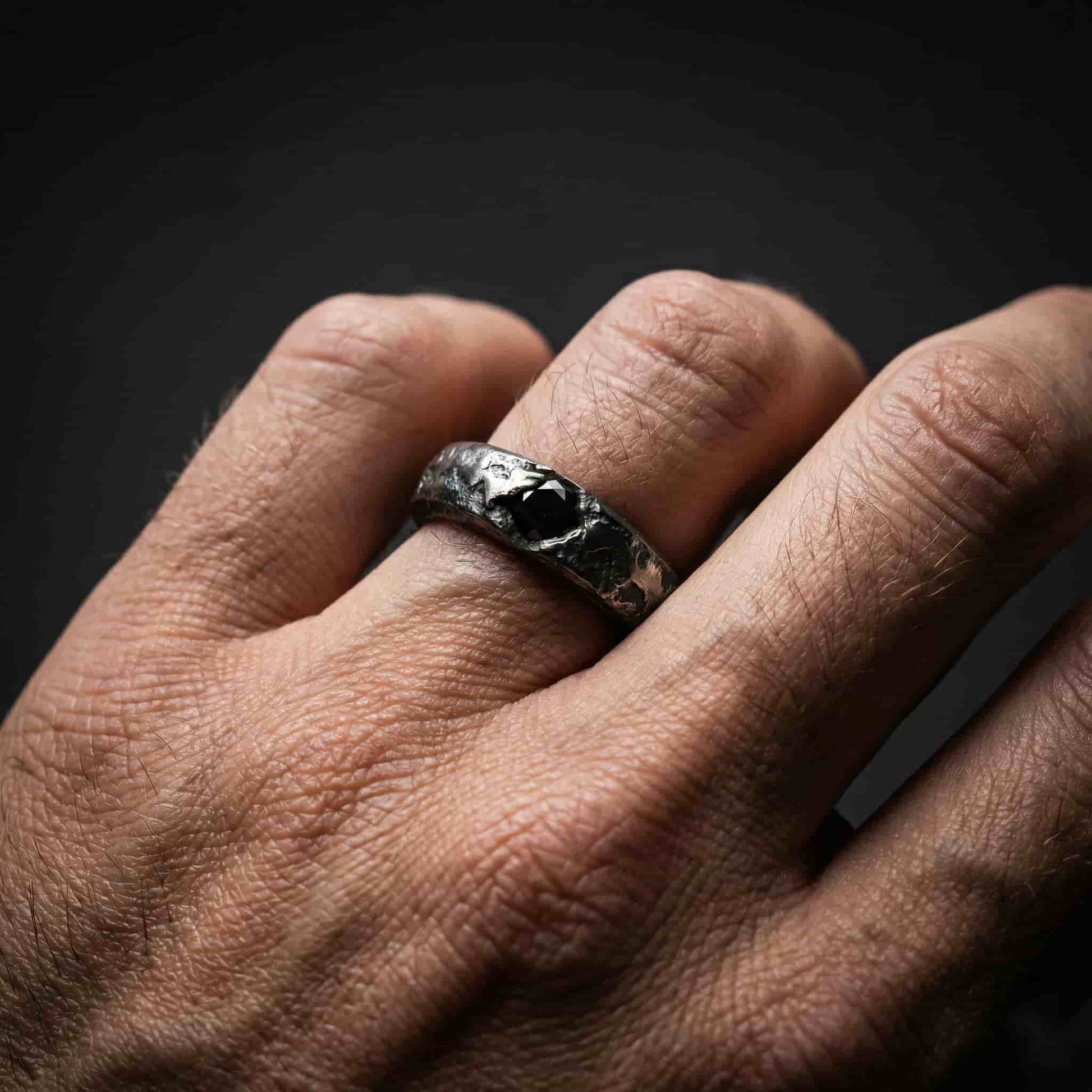 Anillos masculinos de plata hechos a mano con circonita negra