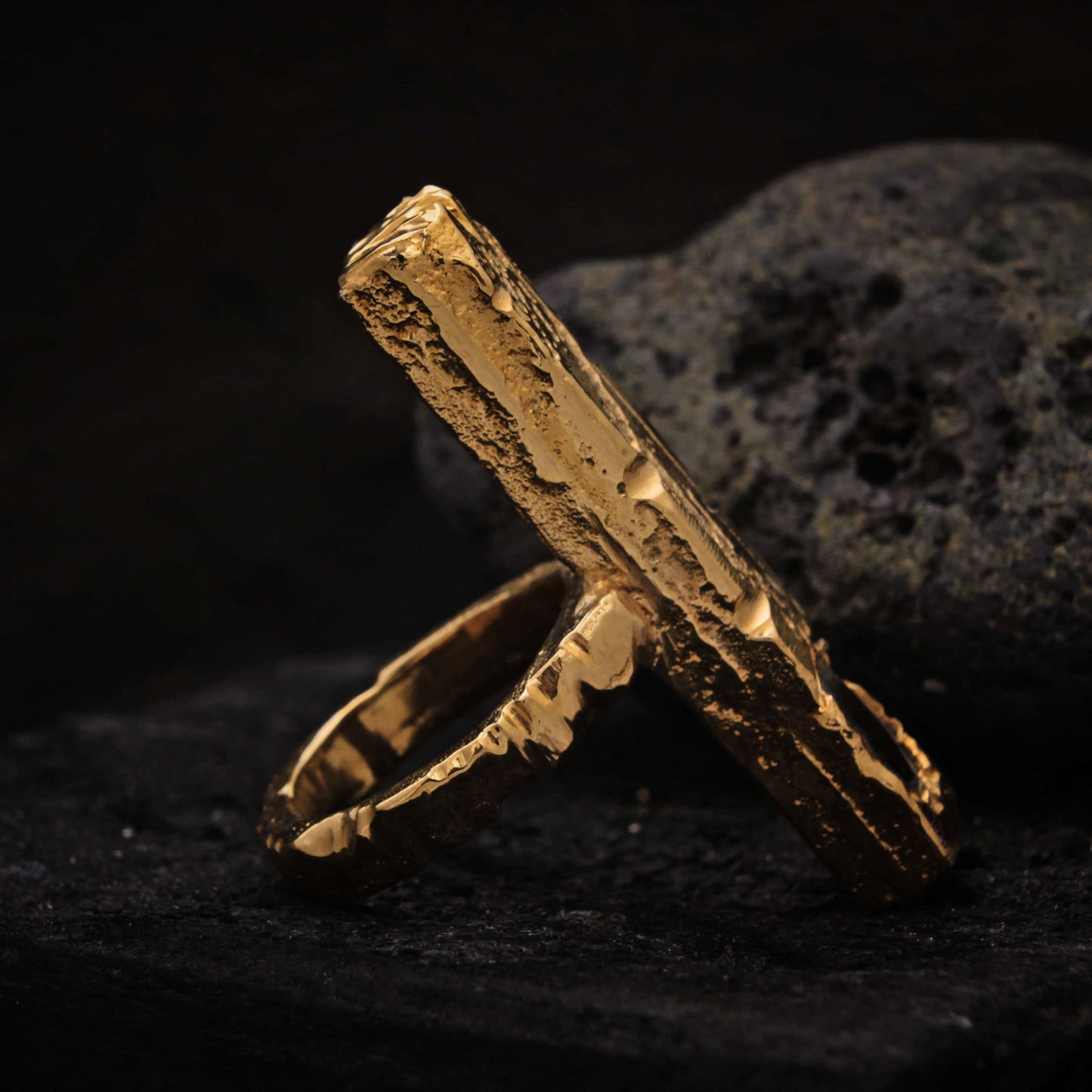 Anillo chapado en oro con circonita - Artesanal y exclusivo