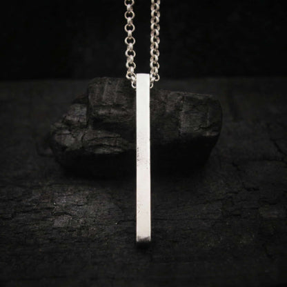 Colgante con cenizas de plata de ley diseño barra vertical sellada sin rosca.