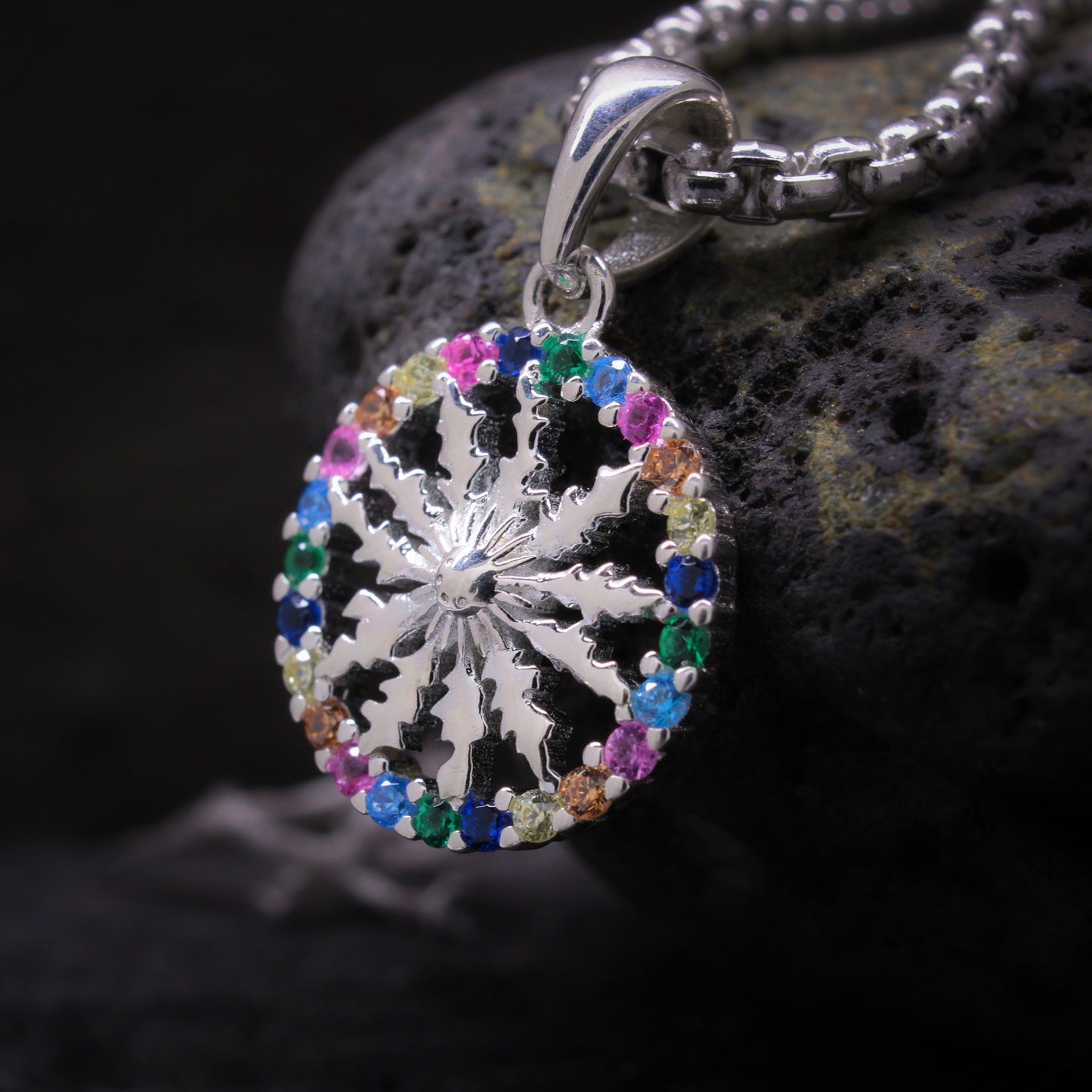 collar de eguzkilore con certo circonitas multicolor y cadena de acero inoxidable