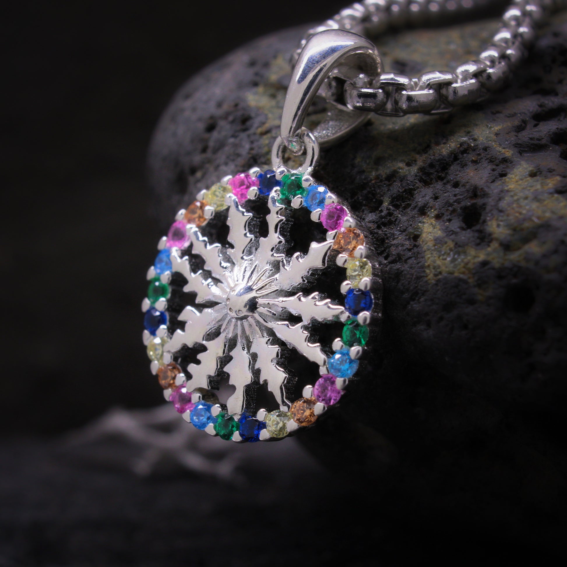 collar de eguzkilore con certo circonitas multicolor y cadena de acero inoxidable