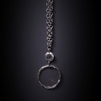 Collar largo de acero con colgante circular y cristales de swarovski