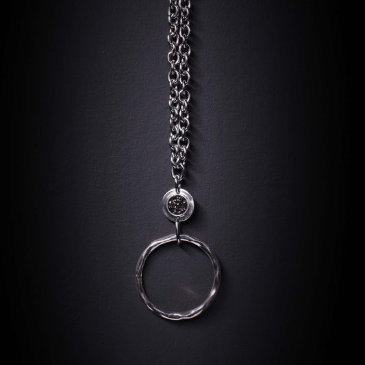 Collar largo de acero con colgante circular y cristales de swarovski