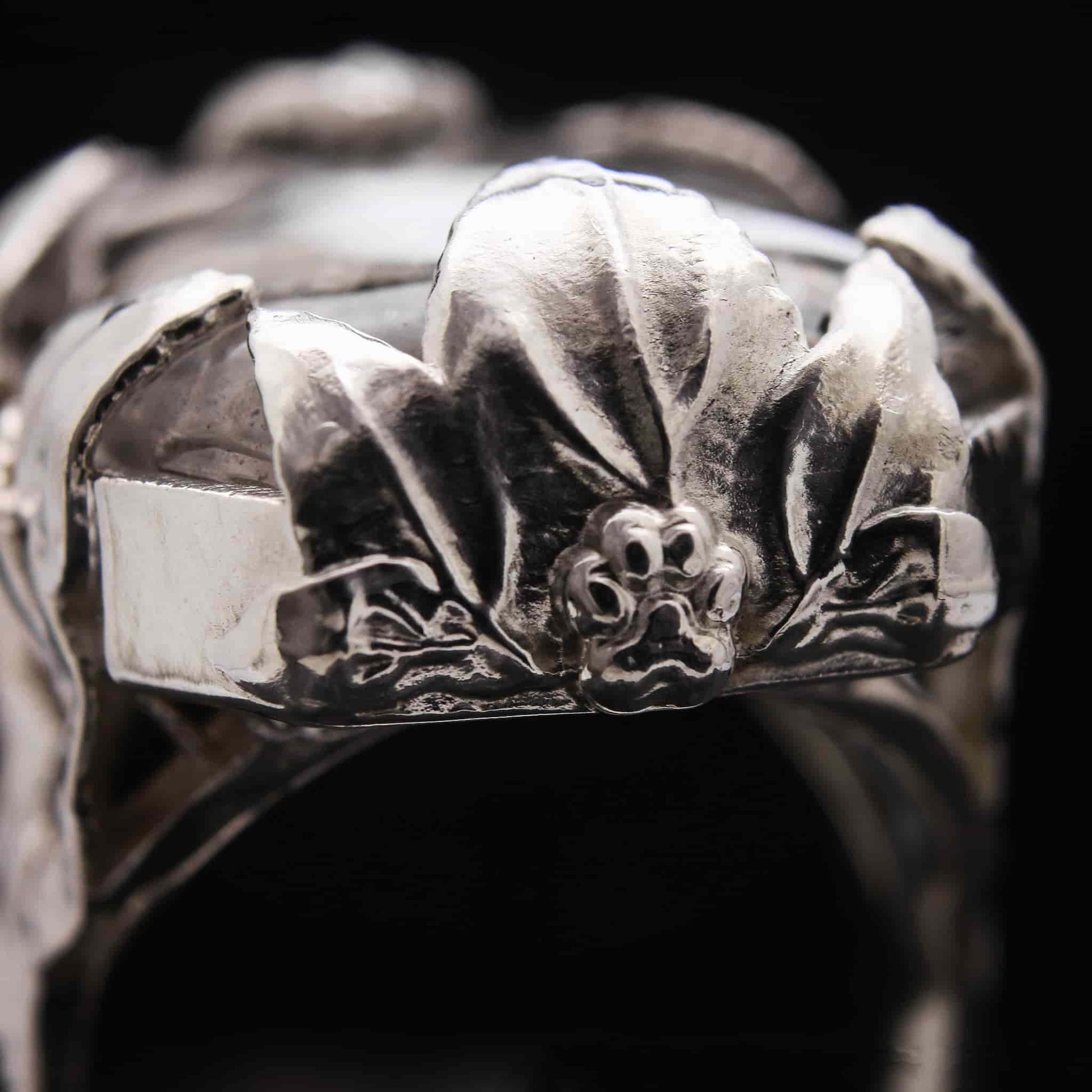 Diseño de anillo memorial hecho a medida bajo pedido en K2 Jewels.