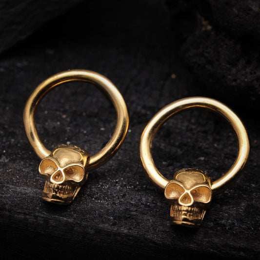 pendiente calavera artesanal forma circular chapado en oro