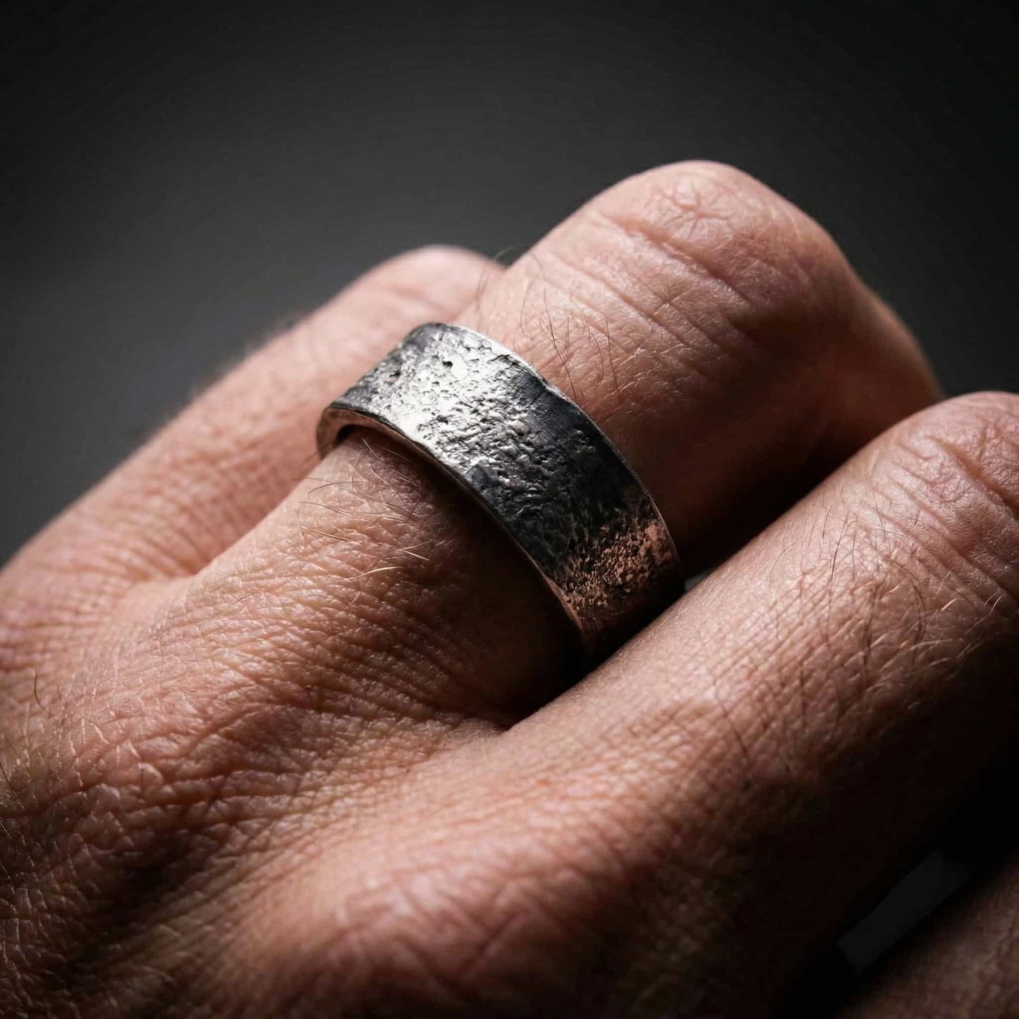 SORTIJA PLATA HOMBRE  TEXTURA ARENA