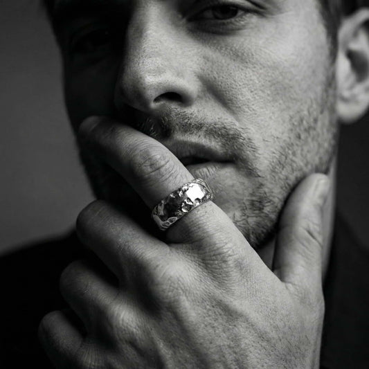 ANILLO IRREGULAR PULIDO DE PLATA