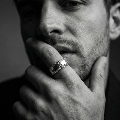 ANILLO IRREGULAR PULIDO DE PLATA