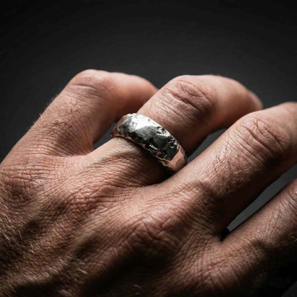 ANILLO IRREGULAR PULIDO DE PLATA